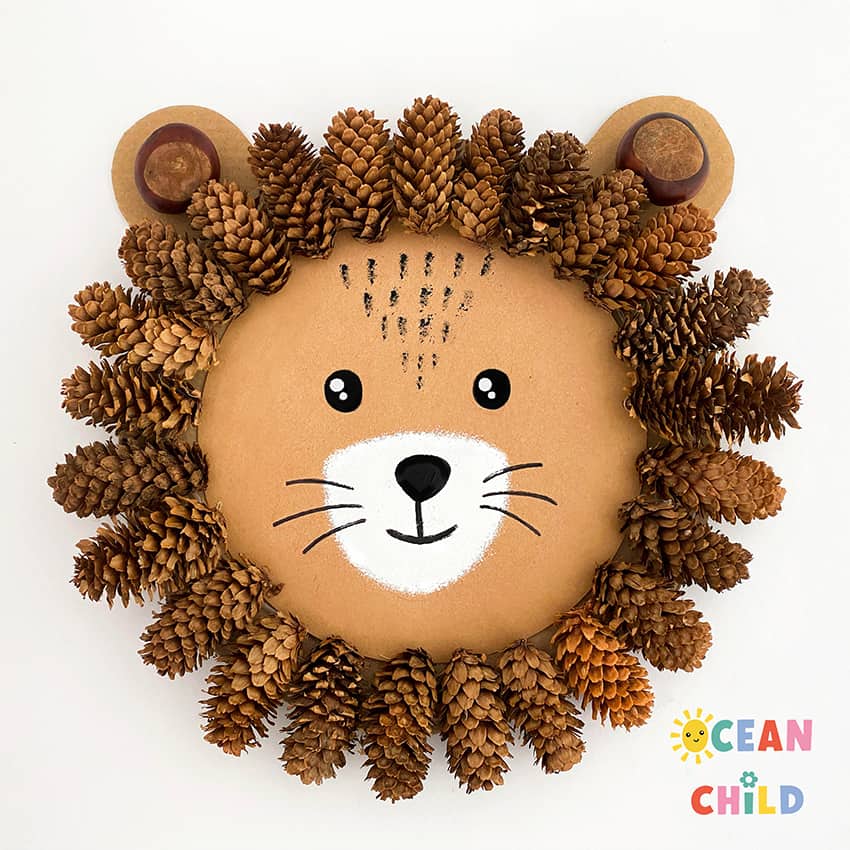DIY pinecone lion wall hanger